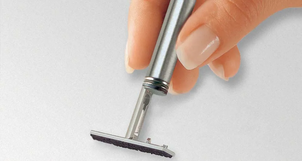 heri-diagonal-wave-white-stamp-ball-pen